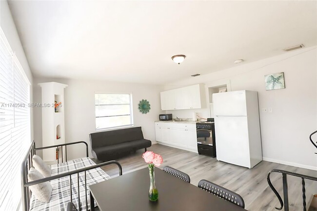 Foto del edificio - 141 McArthur Pkwy