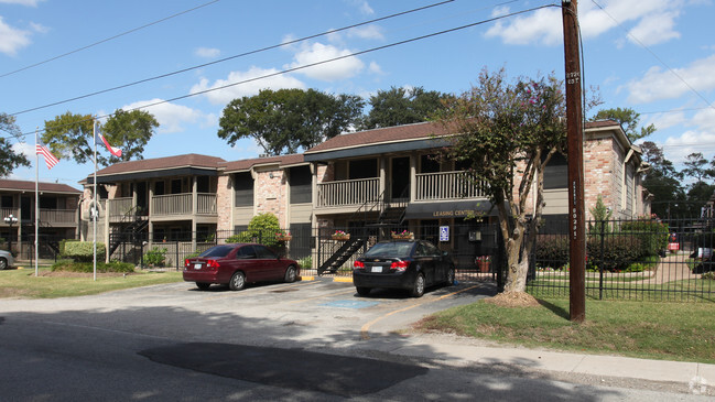 Canterbury Court - Canterbury Court Apartments