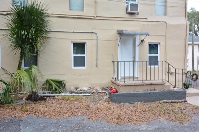 Building Photo - 915 E Palmetto St