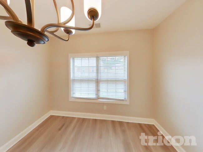 Building Photo - 1008 Azalea Ct