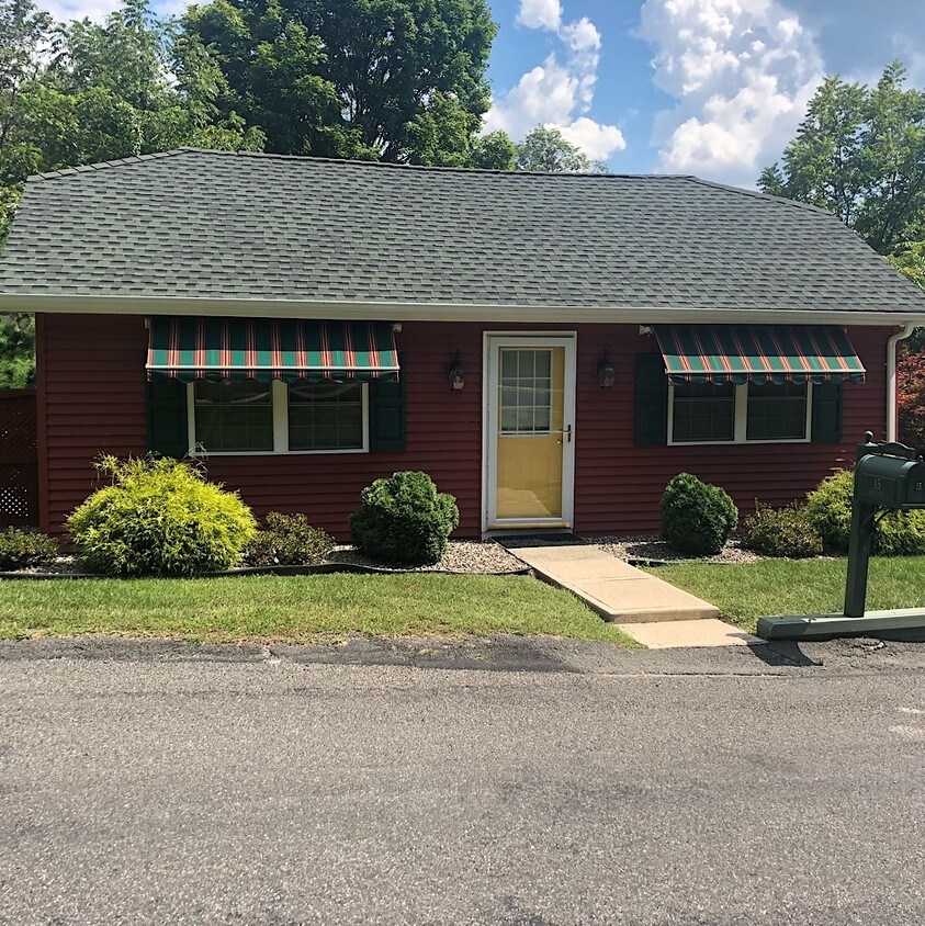 15 Harvest Rd, Bloomingburg, NY 12721 House for Rent in Bloomingburg, NY