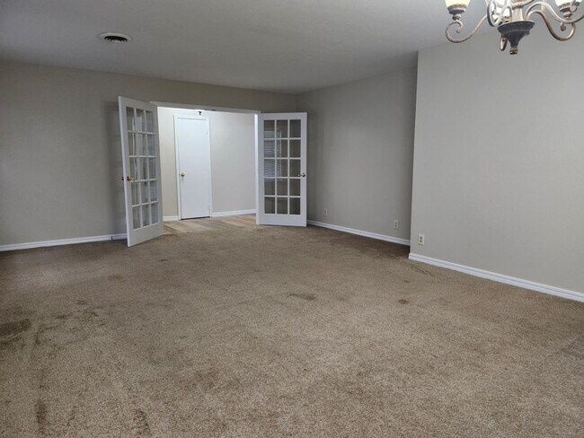 Building Photo - 1810 W 3rd Ct