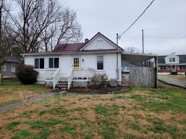 Building Photo - 1121 Elm St