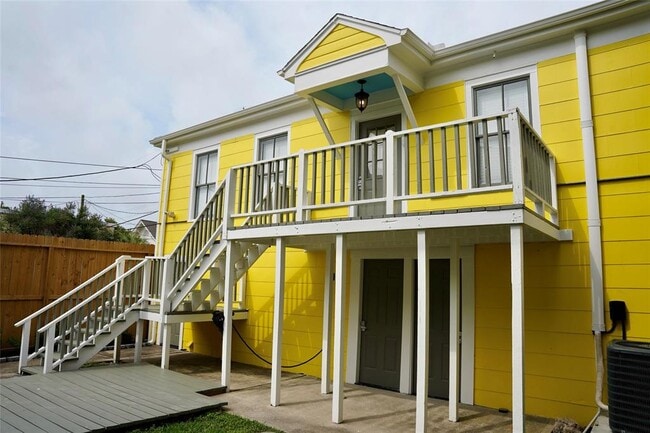 Building Photo - 1513 24th Street Rear