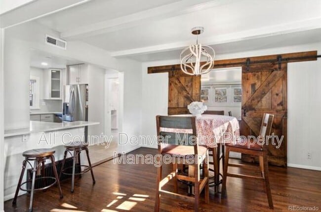 Foto del edificio - 528 Tennyson St