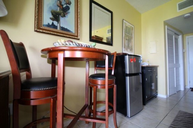 Building Photo - Waterfront Studio Condo in Fort Walton Beach