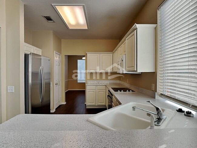 Foto del edificio - 132 Julian Dr