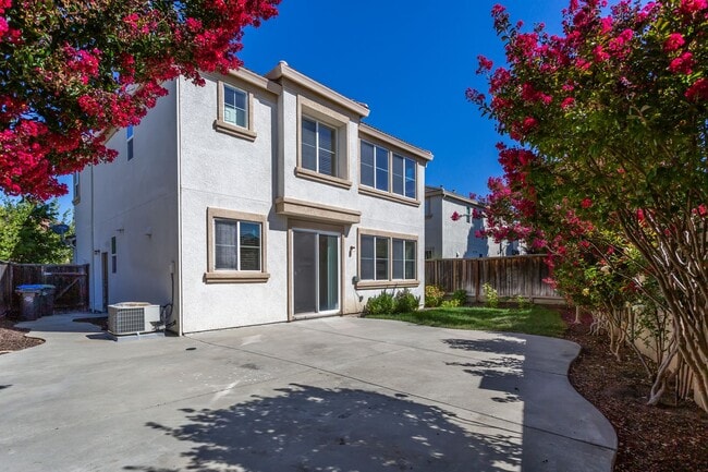 Foto del edificio - Beautiful 3 Bed/2.5 Bath 2- Story Home