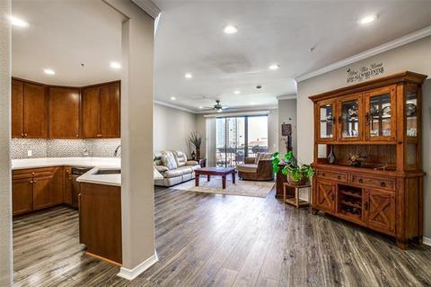Foto del edificio - 330 Las Colinas Blvd E