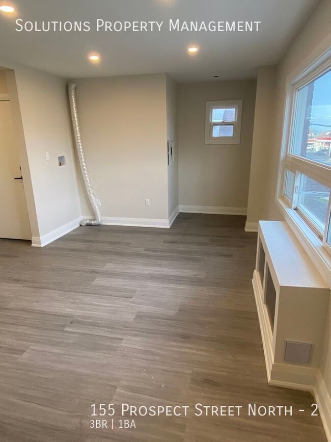 Building Photo - *WOW! Beautifully Renovated 2 Bedroom + Lo...