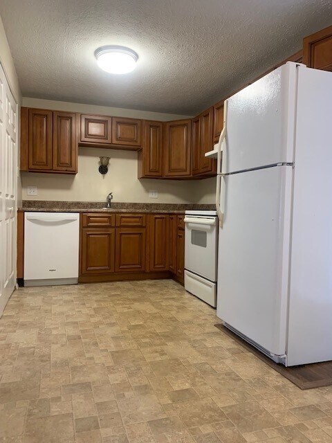 Building Photo - 4201 Briarwood Dr