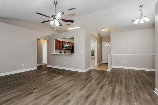 Foto del edificio - 1608 Twin Oak Dr W