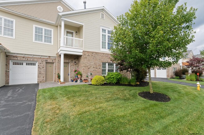 Building Photo - 108 Valley Pointe Dr