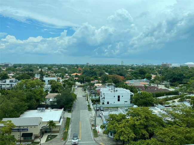 Foto del edificio - 3000 Coral Way