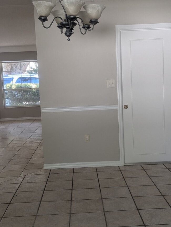 Building Photo - 3 bedroom, 2 bath