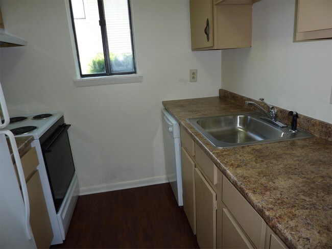Building Photo - 956 Eastbrooke Ln