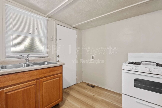 Foto del edificio - 902 Eastwich Dr
