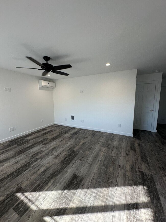 Foto del edificio - Recently Remodeled, Large 1 bedroom Duplex