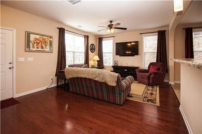 Building Photo - 3 bedroom, 2.5 bath in Hermitage - COMING SOON