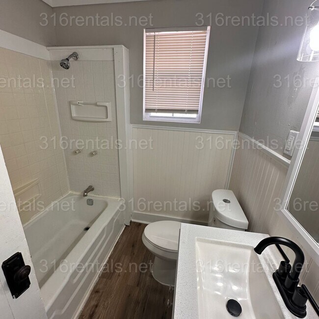Foto del edificio - $1195 - 3 bedroom / 1 bathroom - Single Family Home