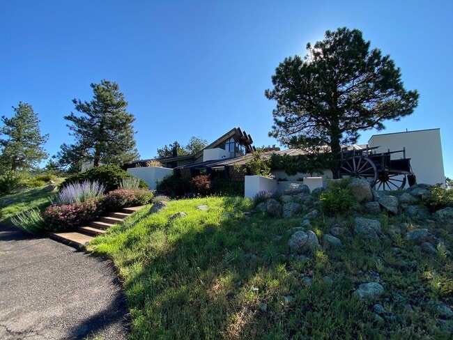 Building Photo - 4 Bed 3.5 Bath Home in Sunshine Canyon wit...