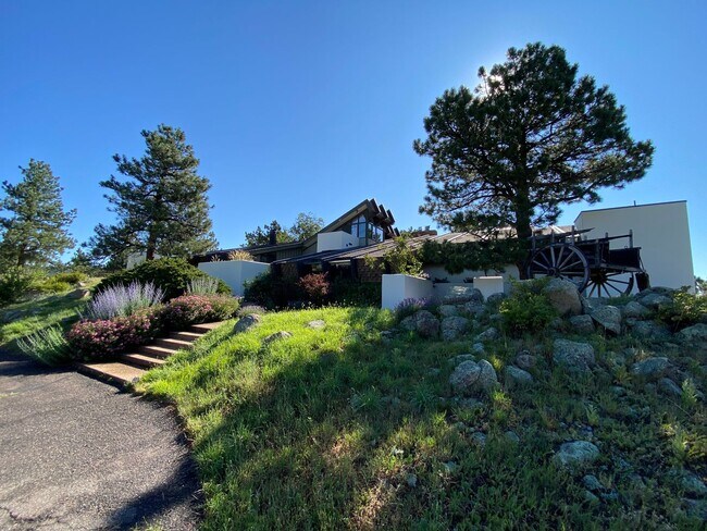 Foto del edificio - 4 Bed 3.5 Bath Home in Sunshine Canyon wit...