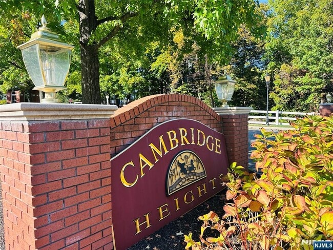 Foto del edificio - 372 Cambridge Dr