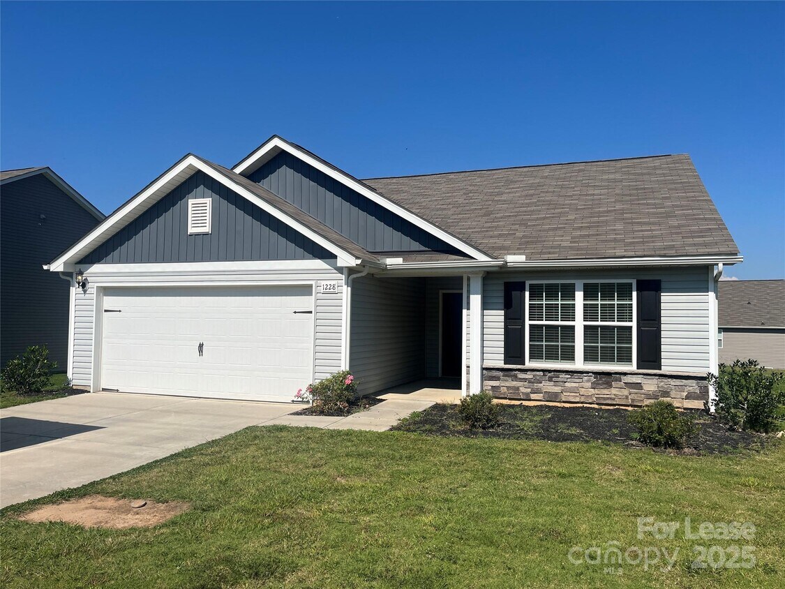 Foto principal - 1228 Phifer Rd