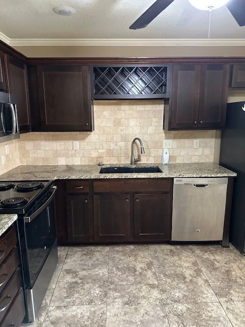 Building Photo - Modern 3-Bed, 2 Bath Townhome Near Brighto...