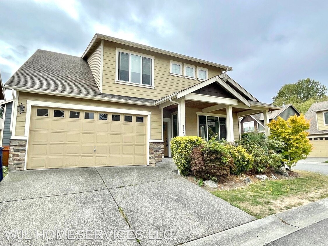 4 br, 2.5 bath House 3526 158th Place SW House for Rent in Lynnwood