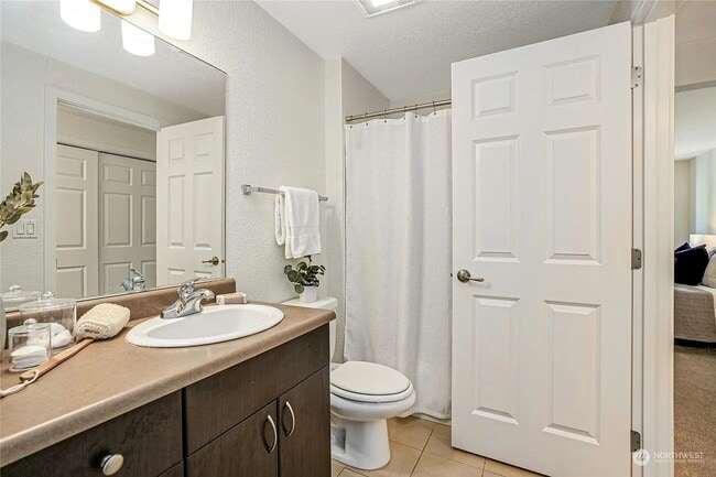Building Photo - Cozy 2 bedroom 1 bath conveniently located...