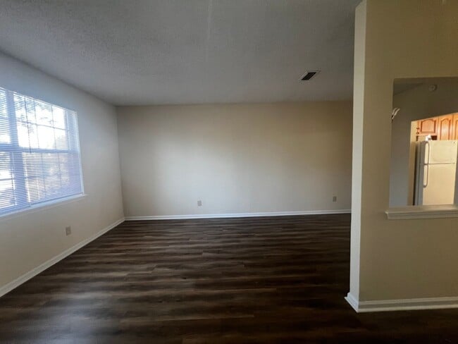 Building Photo - Townhome For Rent In Virginia Beach