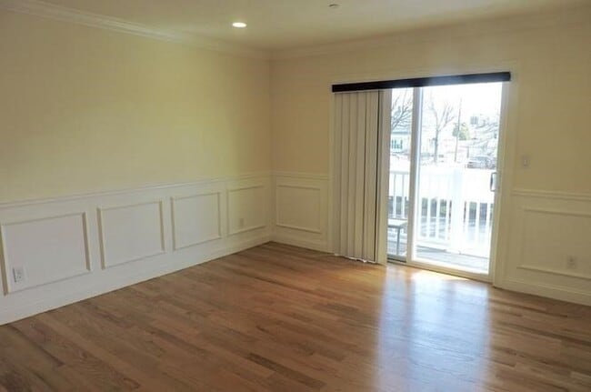 Building Photo - 153 Sumner St