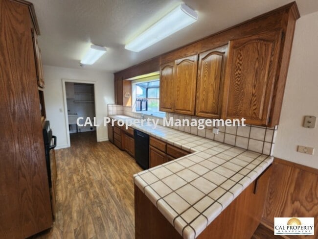 Building Photo - Great South Salinas Home Available Now! 3 ...