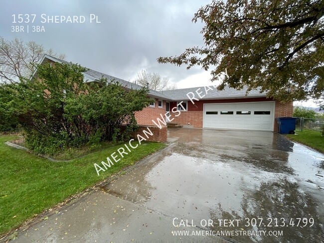 Building Photo - 1537 Shepard Pl