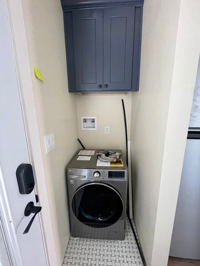 Washer & dryer combo - 3223 Landis St
