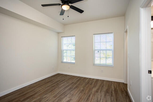 3BR, 2BA - 1,000SF - Primary Bedroom - Lakeway Apartments