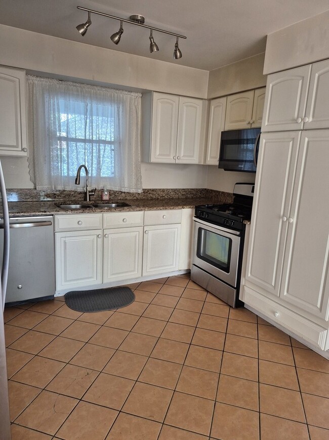 Building Photo - 1171 Twisted Oak Ln