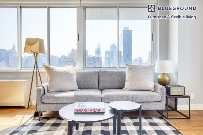 Foto del edificio - 560 W 43rd St