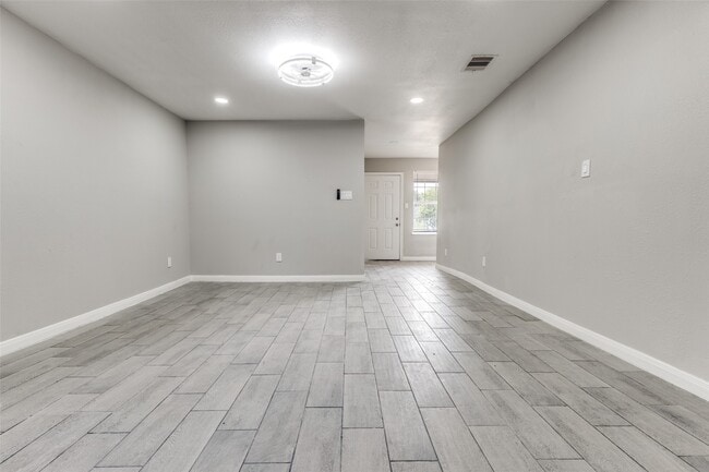 Building Photo - 5311 Dewberry St