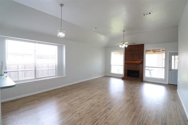 Foto del edificio - 2606 Daisy Ln