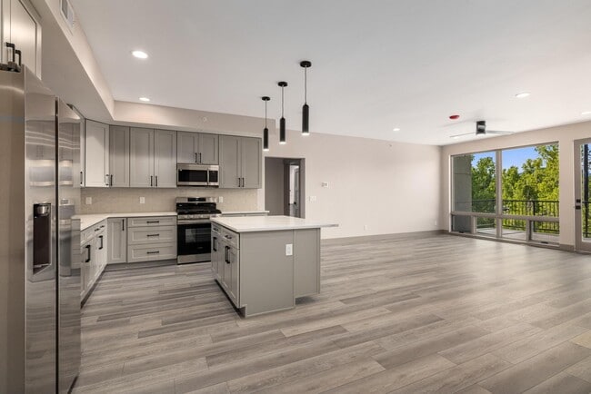 Building Photo - Wave on the Blue