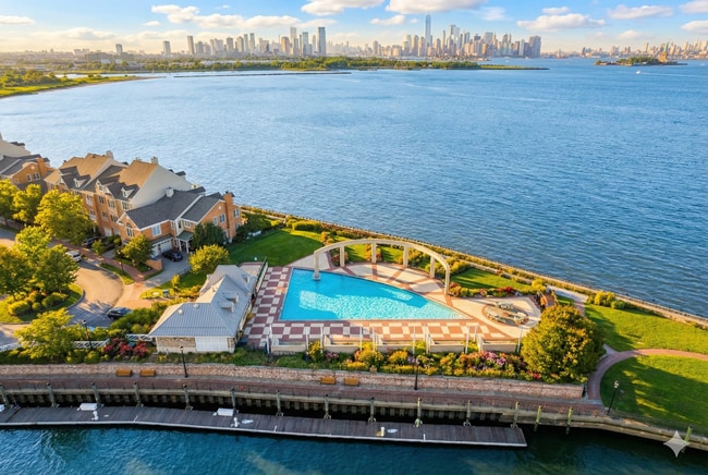 Verano de IA - 36 Independence Way