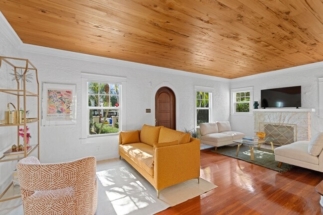 Photo - 727 Claremore Dr House