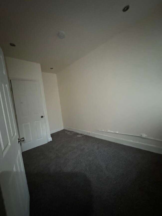 Middle Room - 343 Erie St