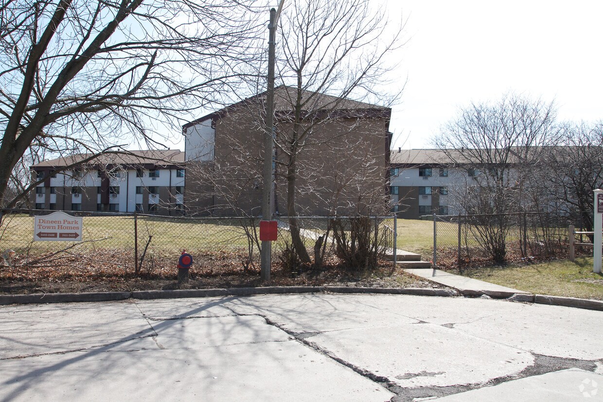 Building Photo - Dineen Park