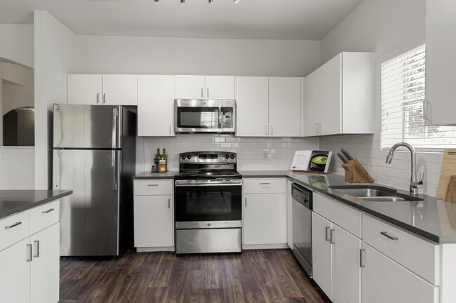 Building Photo - Cortland River Place