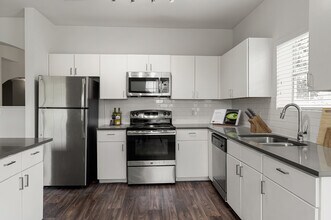 Building Photo - Cortland River Place