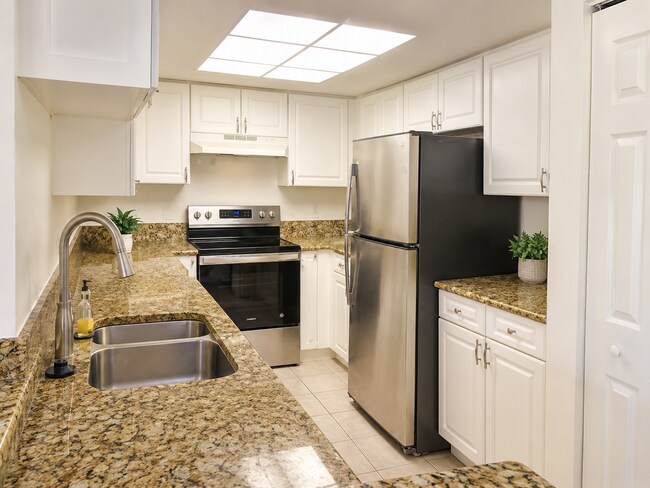 Foto del edificio - 1400 Crestwood Ct S