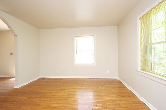 Building Photo - End-Unit Georgetown Green Townhome